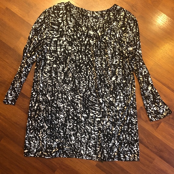 Ellen Tracy Quarter Sleeve shirt with zippers. Size medium. “Bouncy” material. - Picture 7 of 9